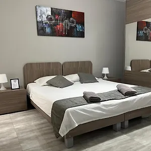F7 1, Private Double With Private Bathroom In Shared Flat Alloggio in famiglia
