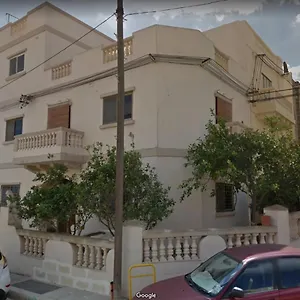 Corner Townhouse 1km From Alloggio in famiglia